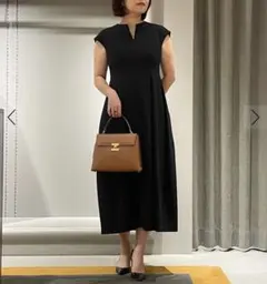 超美品⭐︎2025 ボールジー　スティフダブルクロス バレルシルエットワンピース