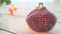 ②ふわふわ毛糸のがま口　ポーチ