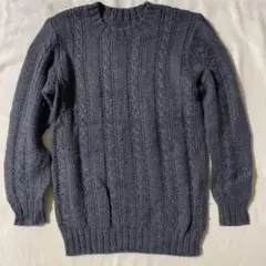 ダークグレー ケーブル編み ニットセーター