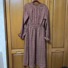レディース　長袖ワンピース　ハート柄　ブラウン　Mサイズ