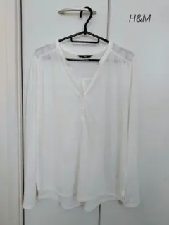 H&M／ホワイト Vネック・長袖シャツ