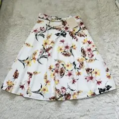 新品✨Apuweiser-riche 花柄　フレアスカート　M クリーム色
