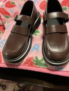 ブラウンストラップローファー