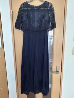 ネイビーレーストッププリーツドレス
