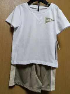 NIKE　ベビー　セットアップ　上下セット　Tシャツ　ショートパンツのサムネイル