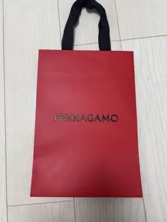 FERRAGAMO ショップ袋 ショッパー レッド　フェラガモ　紙袋のサムネイル