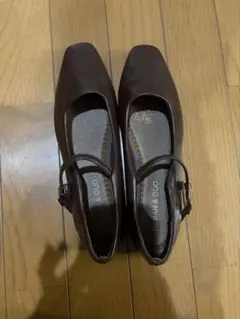 ブラウンフラットシューズ