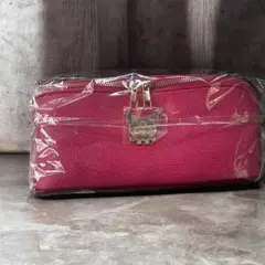 新品未使用。クロミラグジュアリーバニティポーチ