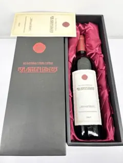 新品未開封　進撃の巨人　マーレ産の赤ワイン　ワインオープナー付き 新品、未開封 マーレ産の赤ワイン KURAND×進撃の巨人コラボ