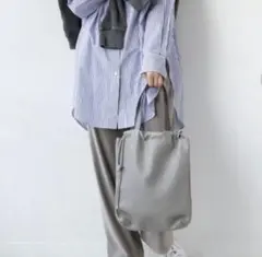 【ほぼ未使用】VICE VERSA/バイス ベルサ　レザー　巾着　トートバッグのサムネイル