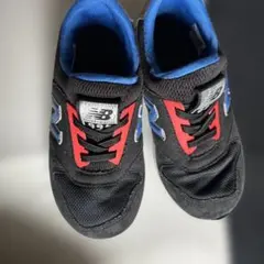 New Balance キッズスニーカー ブラック/ブルー/レッド
