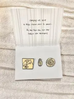 BTS V 公式ピンバッジ 2個セット 送料無料 BTSグッズ 缶バッジ 2個セット BTS 防弾少年団 缶