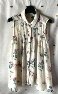 Mystic ノースリーブシャツ ホワイトフラワー柄