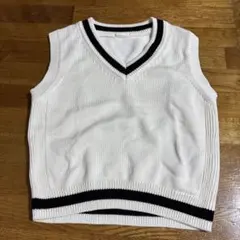 ホワイト Vネック ニットベスト