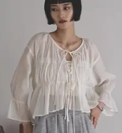 ローリーズファーム　ヨウリュウシャーリング６Ｓ アイボリー　ブラウス