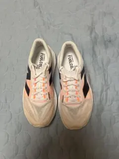 ニューバランス FuelCell v4 ランニングシューズ