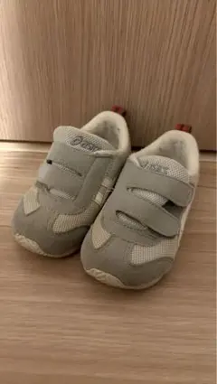 ファミリア アシックス