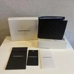 EMPORIO ARMANI 二つ折り財布 ブラック ロゴ型押しのサムネイル