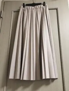 ベージュ プリーツ ロングスカート