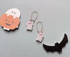 揺れて光るおばけちゃんピアス