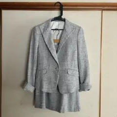 コムサイズム　スーツ　Mサイズ 入学式、謝恩会　グレーに黒糸ミックス