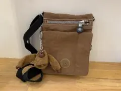 G1215-04★KIPLINGブラウン ショルダーバッグ モンキーチャーム付き