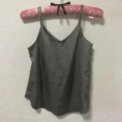 GU オリーブグリーン キャミソール