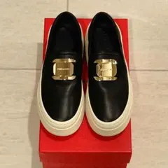 フェラガモ 6M スリッポン スニーカー ヴァラ ヴァリナ 靴