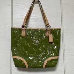 coach シグネチャー　エナメルバッグ