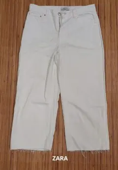 【ZARAザラ】ホワイト デニム・8~9分丈　切りっぱなし
