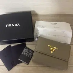 PRADA グレー 三つ折り財布