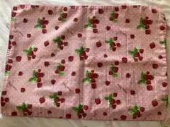 ⭐️未使用美品⭐️いちご柄ピンク枕カバー43㎝×63㎝