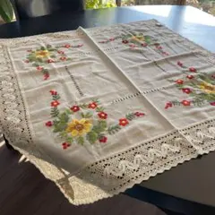イタリア製　花柄手刺繍テーブルクロス 大判　レース