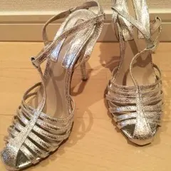 ZARAメタリックシルバーグラディエーターTストラップサンダルザラジョデザイン