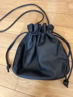 黒 巾着ショルダーバッグ レザー調 シンプル