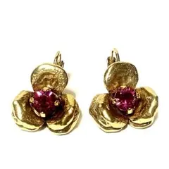 UNE LIGNE フラワーピアス　フーシャピンク　スワロフスキークリスタル