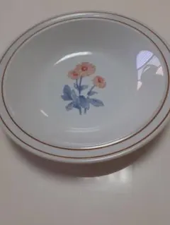 花柄の浅いボウル皿