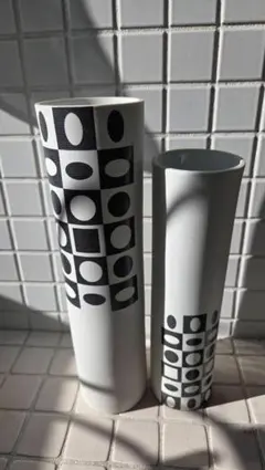 モノクロ幾何学模様の陶器花瓶2個セット