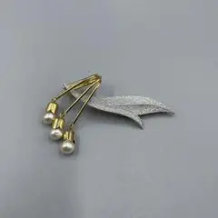222 ヴィンテージ 葉の形状のパール付きブローチ