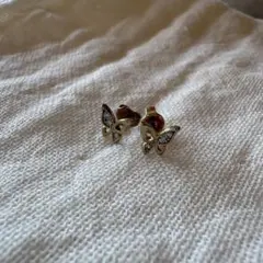 蝶 ストーン ゴールドピアス
