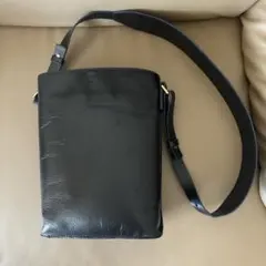 ユニクロ　＋Ｊ　ジルサンダー　レザー ショルダーバッグ ブラックのサムネイル
