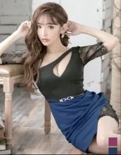 タイトフィットドレス 黒と青のレーススリーブ