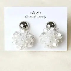 1242◆シルバー　ホワイトフラワー　大ぶり　ハンドメイド　ピアス　イヤリング