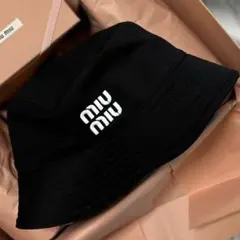 【MIUMIU】バケハ/ブラック/定価￥83,600/今だけ値下げ中‼️‼️ 楽天市場】MIUMIU ミュウミュウ（帽子｜バッグ・小物・ブランド