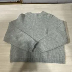 グレー クルーネック ニット