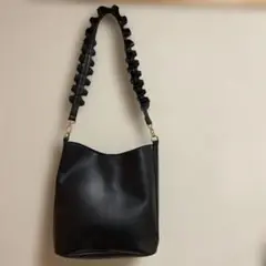 ANTIQULOTHES フリル付きブラックショルダーバッグ