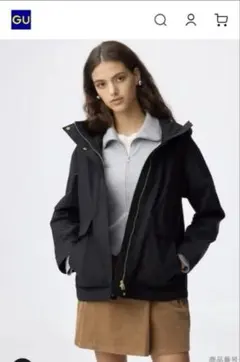 【GU】フード付き マウンテンパーカー