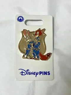 ディズニーストア ジュディホップス ニックワイルド ピンバッジ 卒業 B