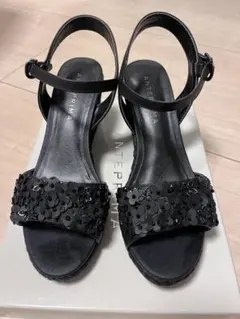 ANTEPIRMA ブラックビーズ装飾サンダル　ウェッジサンダル