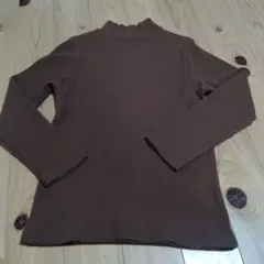 ブラウンリブ編みハイネック長袖カットソー